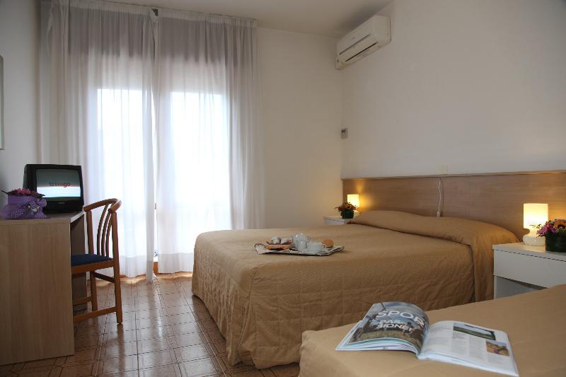 Hotel Pigalle Lido di Jesolo Exterior foto